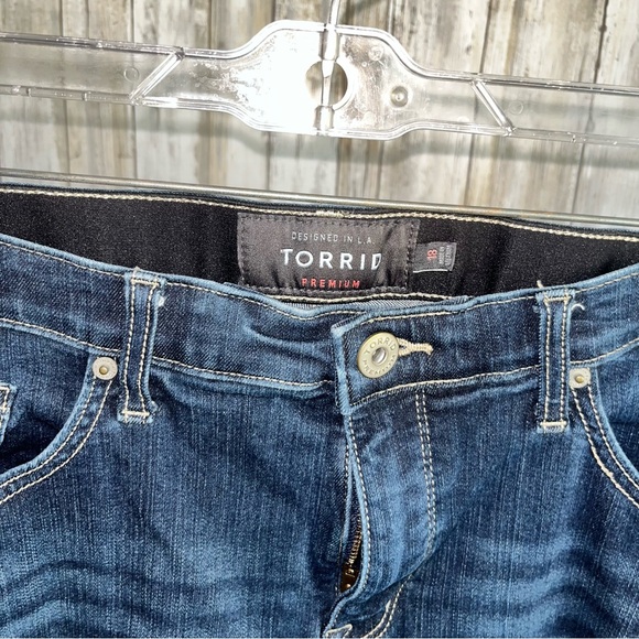Torrid Sky High Skinny Denim Shorts - Picture 4 of 5
